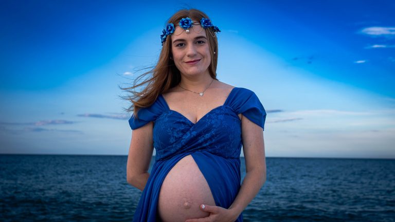 Jordon Maternity — Close Portrait Ocean